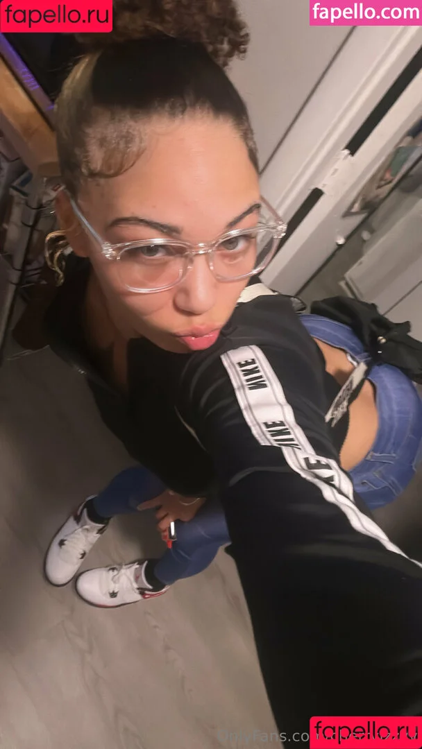 cherryizzyy / ms.izzii Onlyfans Photo Gallery 