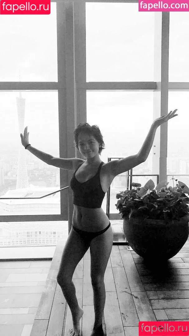 Isabela Merced / isabelamerced / isabelamercedmusic Onlyfans Photo Gallery 