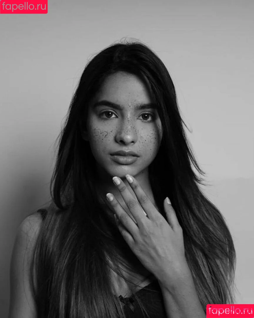 Aurora Sinclair / aurora_lights_ee / aurora_sinclair_ Onlyfans Photo Gallery 