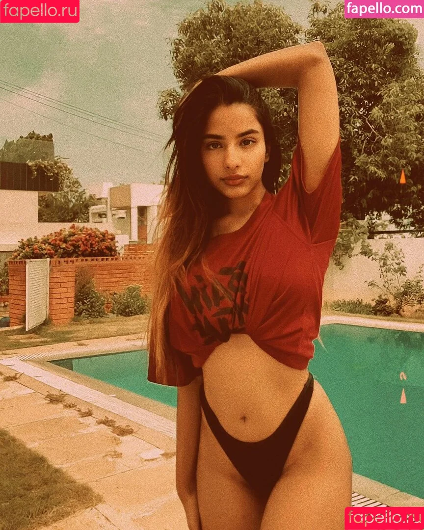 Aurora Sinclair / aurora_lights_ee / aurora_sinclair_ Onlyfans Photo Gallery 