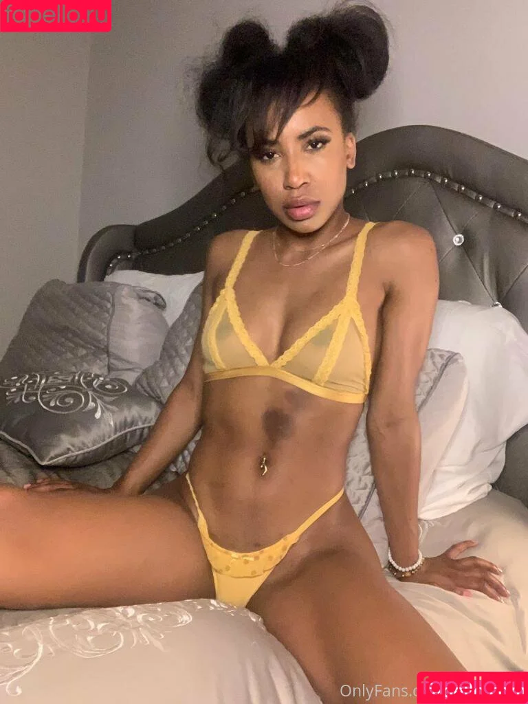 demisutra Onlyfans Photo Gallery 