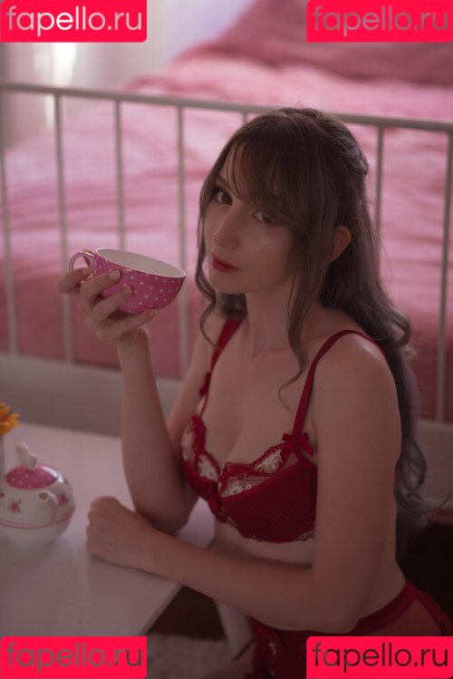 Meki / x.meki Onlyfans Photo Gallery 