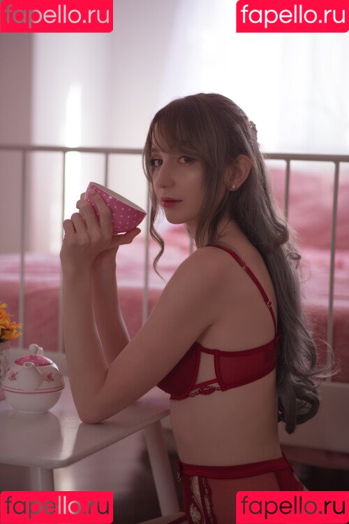 Meki / x.meki Onlyfans Photo Gallery 