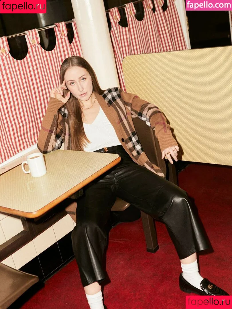 Erin Doherty / erinrdoherty Onlyfans Photo Gallery 