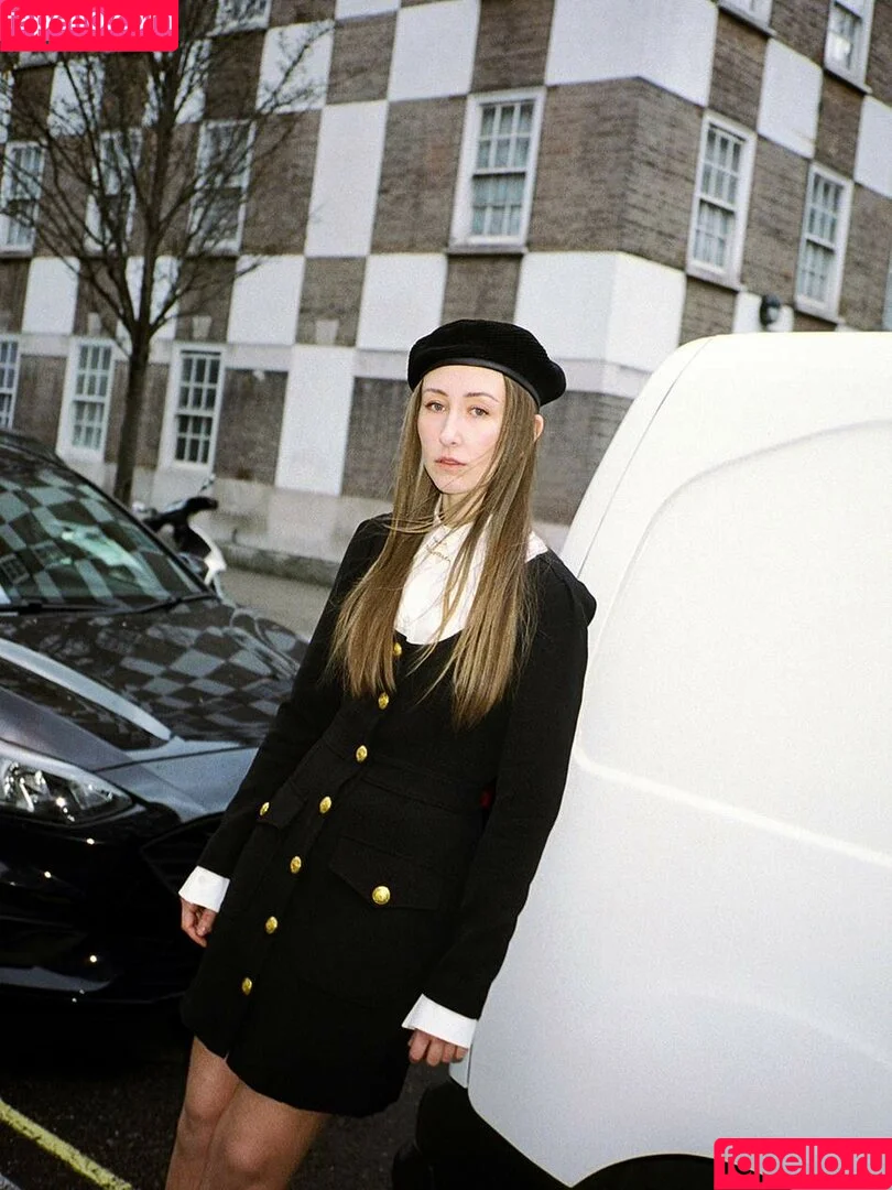 Erin Doherty / erinrdoherty Onlyfans Photo Gallery 