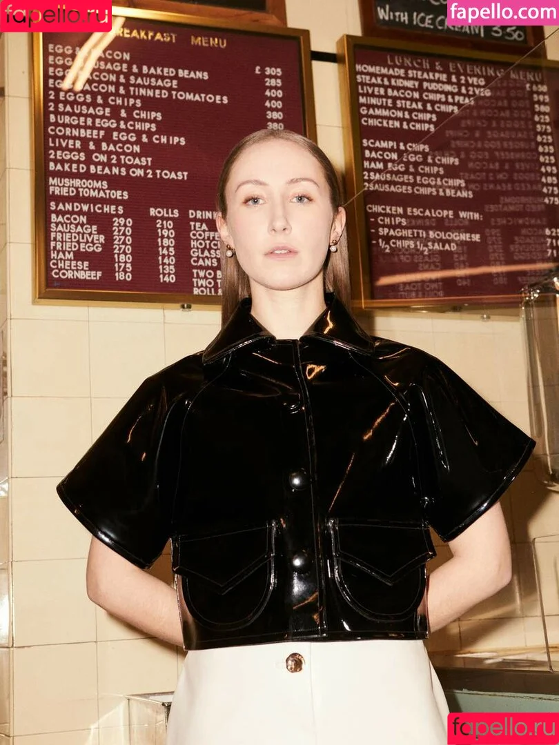 Erin Doherty / erinrdoherty Onlyfans Photo Gallery 