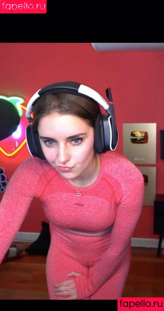 Loserfruit / brattykayla Onlyfans Photo Gallery 