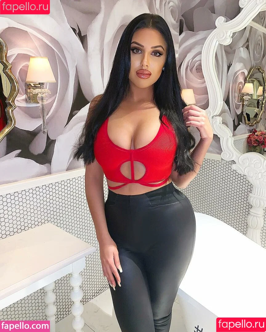 Anna Vakili Onlyfans Photo Gallery 