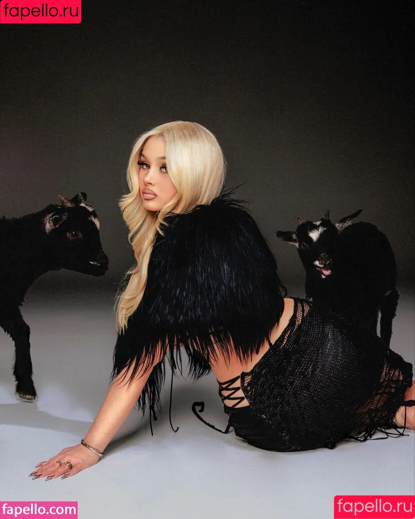 Alabama Barker / alabamaluellabarker Onlyfans Photo Gallery 