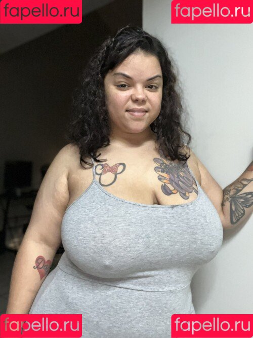 cubanaredd / cubanaredd24 Onlyfans Photo Gallery 