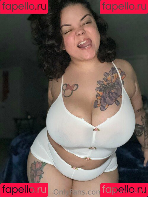 cubanaredd / cubanaredd24 Onlyfans Photo Gallery 