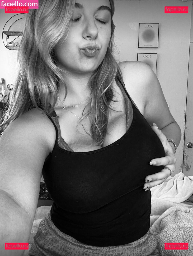 lynntoria / toria.badoria Onlyfans Photo Gallery 