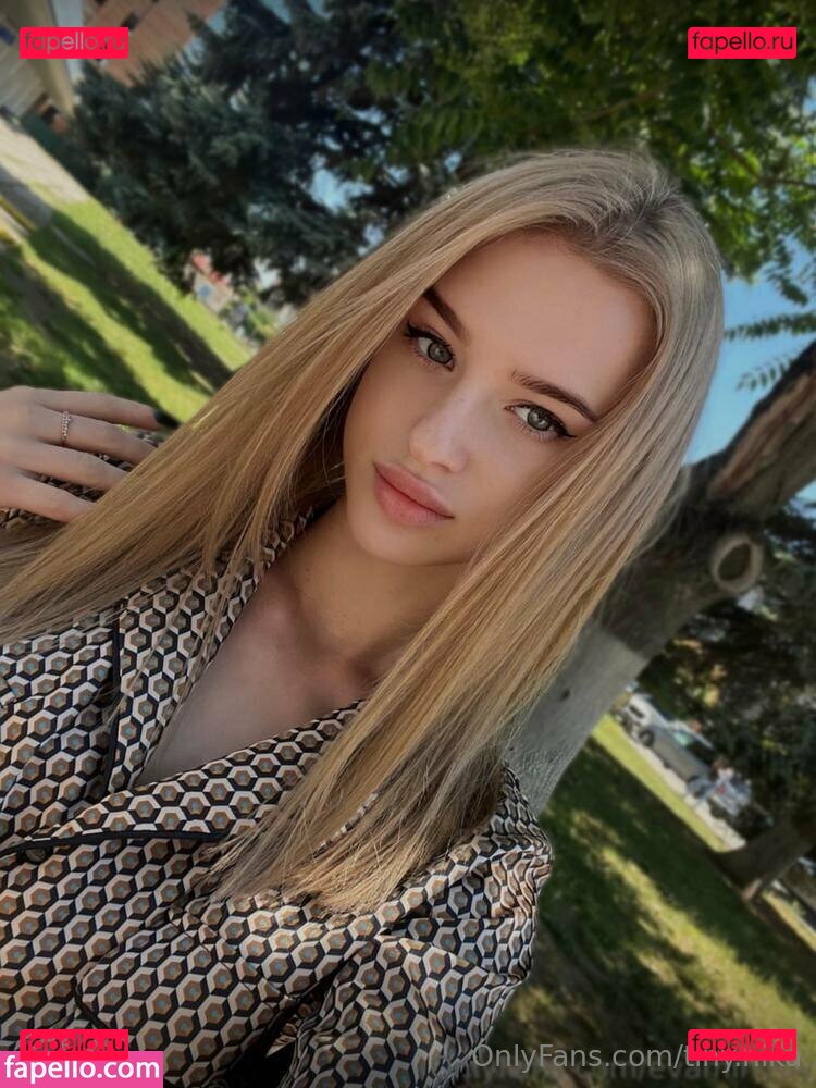 nikastinyhouse / tiny.nika Onlyfans Photo Gallery 