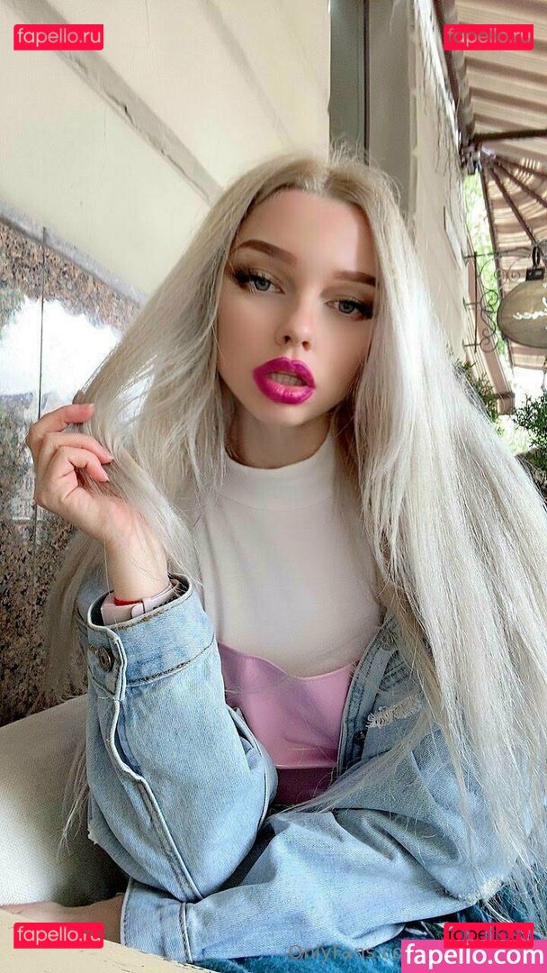 white_vikki Onlyfans Photo Gallery 