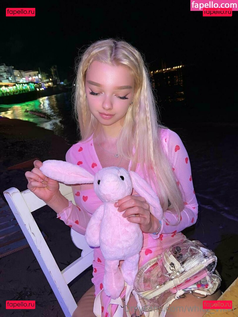 white_vikki Onlyfans Photo Gallery 