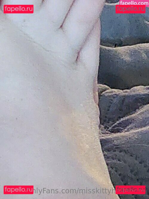 heykittykittykittylove / misskittyhellebore Onlyfans Photo Gallery 