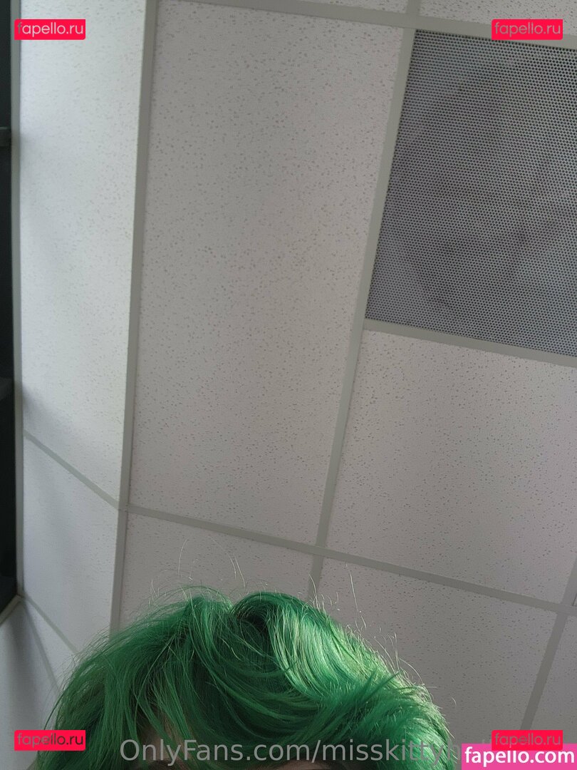 heykittykittykittylove / misskittyhellebore Onlyfans Photo Gallery 