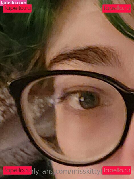 heykittykittykittylove / misskittyhellebore Onlyfans Photo Gallery 