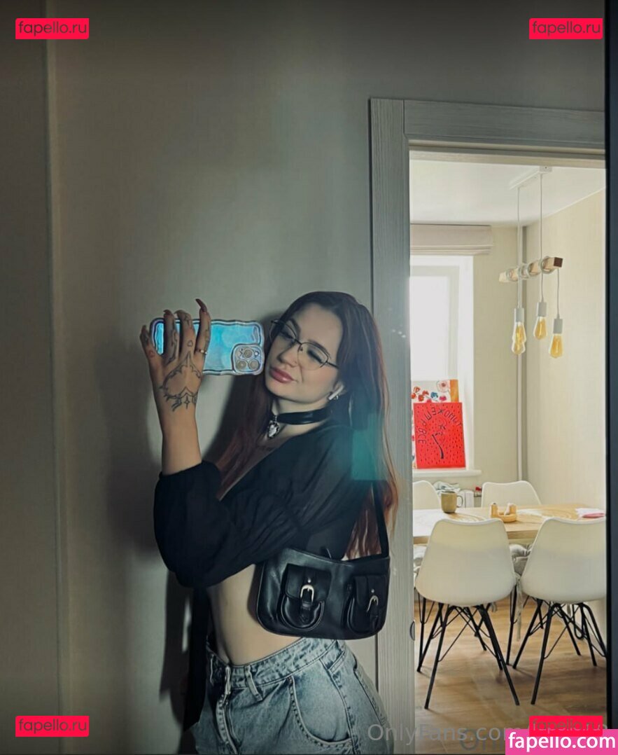 kara18 Onlyfans Photo Gallery 