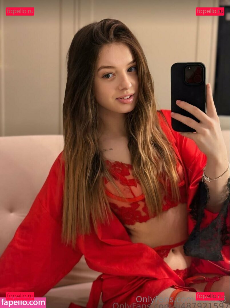 kara18 Onlyfans Photo Gallery 