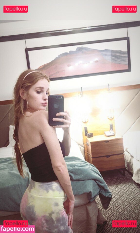 Arabella / arabellachi / arabelleraphael / https: / witchbella Onlyfans Photo Gallery 