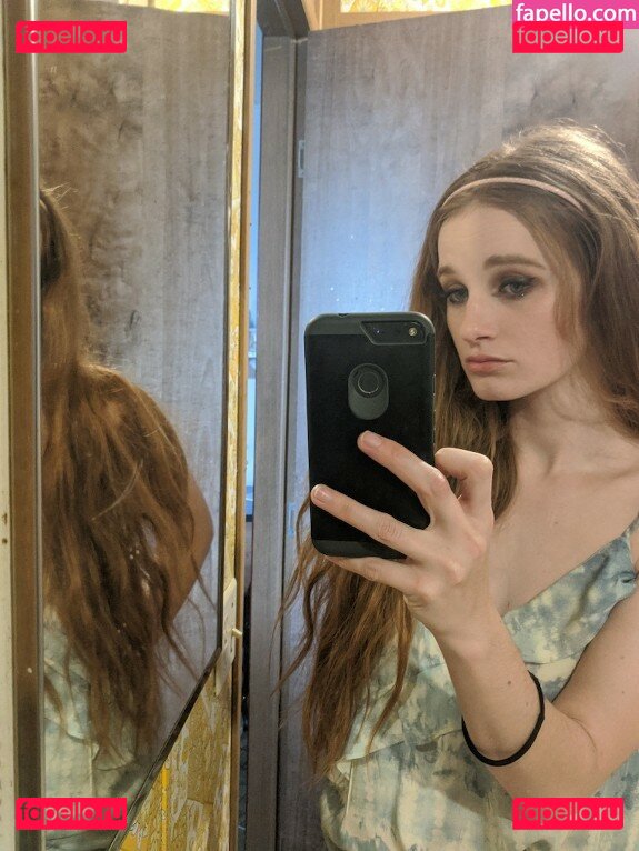 Arabella / arabellachi / arabelleraphael / https: / witchbella Onlyfans Photo Gallery 