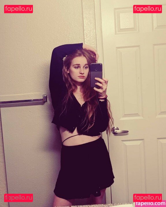 Arabella / arabellachi / arabelleraphael / https: / witchbella Onlyfans Photo Gallery 