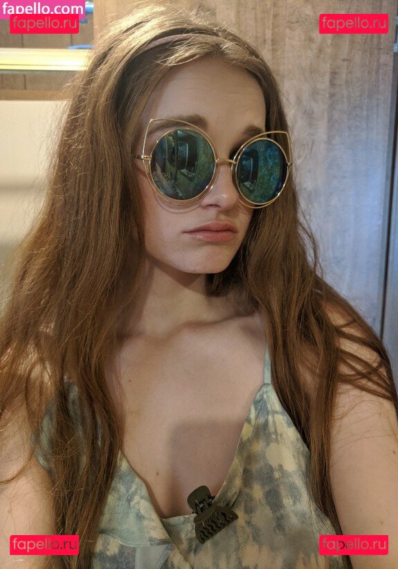 Arabella / arabellachi / arabelleraphael / https: / witchbella Onlyfans Photo Gallery 