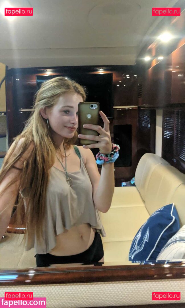 Arabella / arabellachi / arabelleraphael / https: / witchbella Onlyfans Photo Gallery 