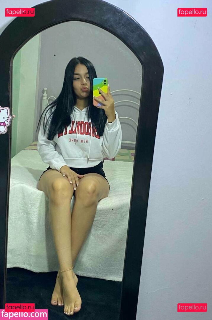 adrieamb / adripiecitos Onlyfans Photo Gallery 