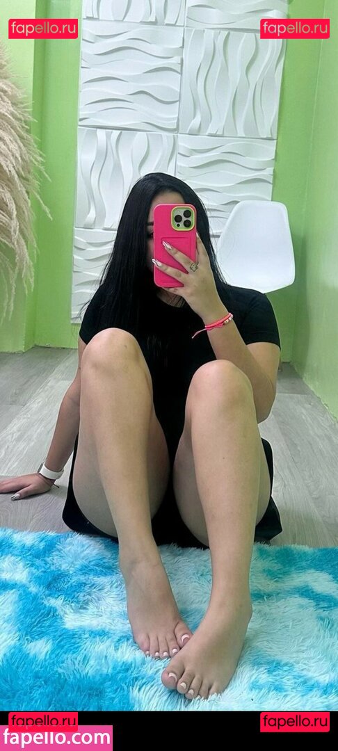 adrieamb / adripiecitos Onlyfans Photo Gallery 