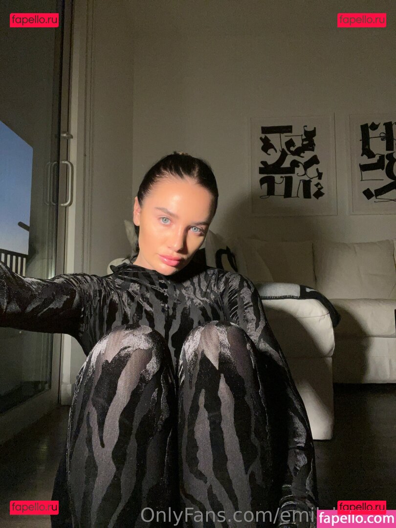 emily.kerns / emilykernsx Onlyfans Photo Gallery 