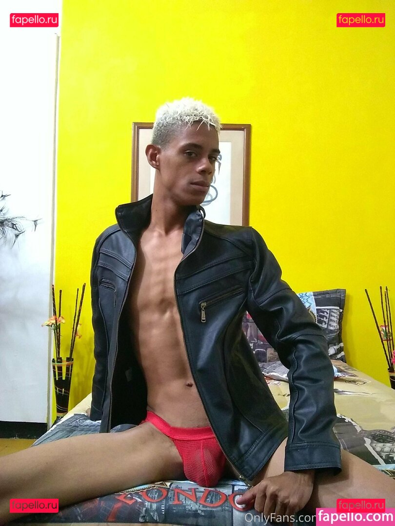 iamanniebcosmo / u117749224 Onlyfans Photo Gallery 