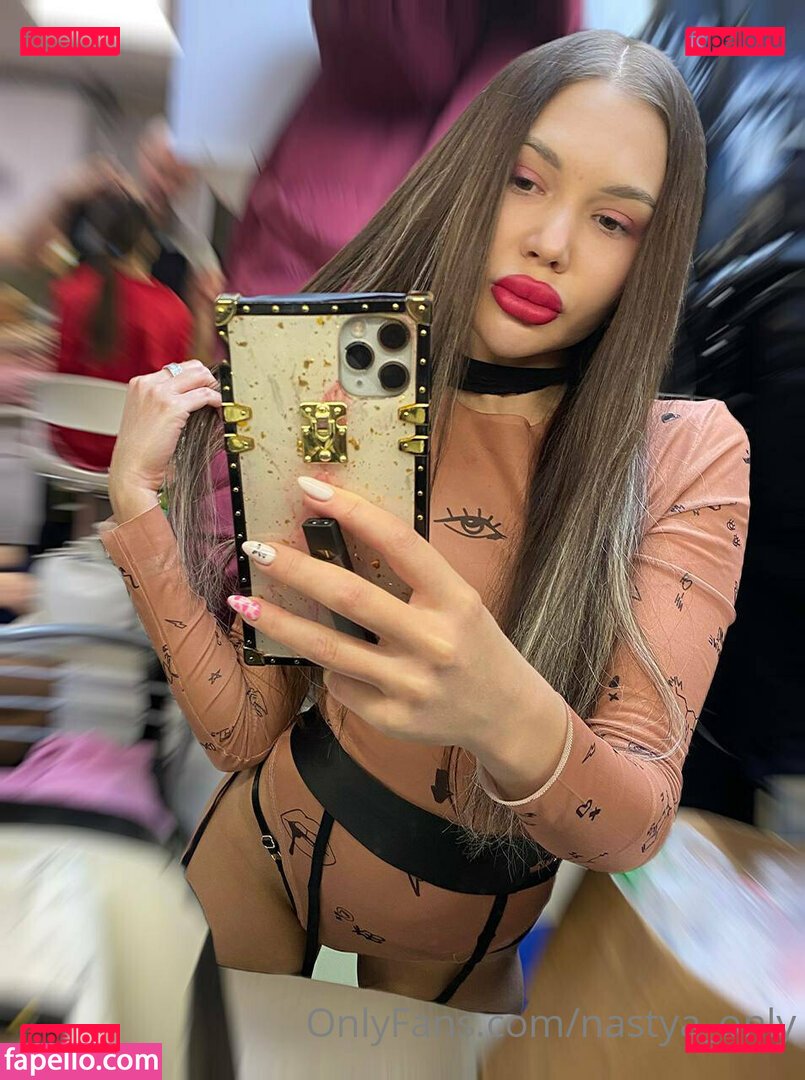 sofa_ukr / sofhour Onlyfans Photo Gallery 