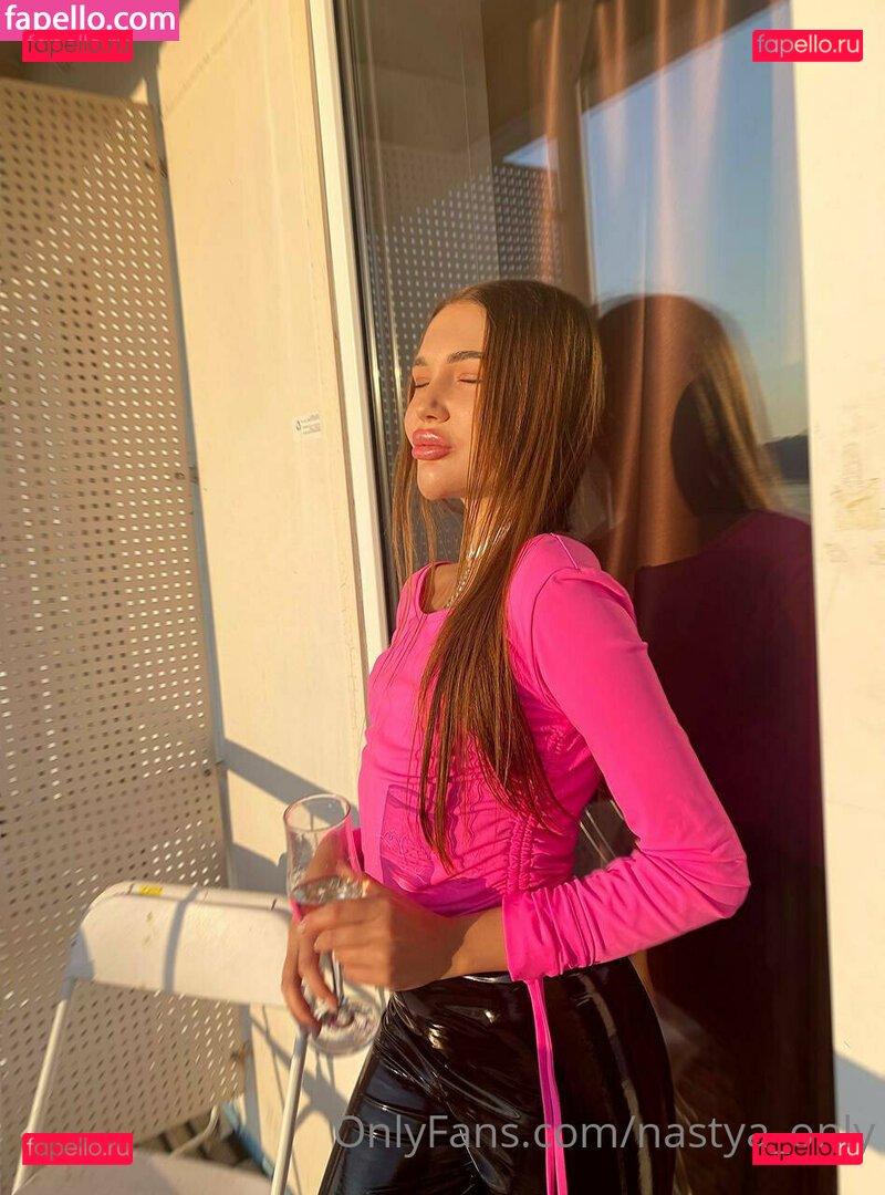 sofa_ukr / sofhour Onlyfans Photo Gallery 