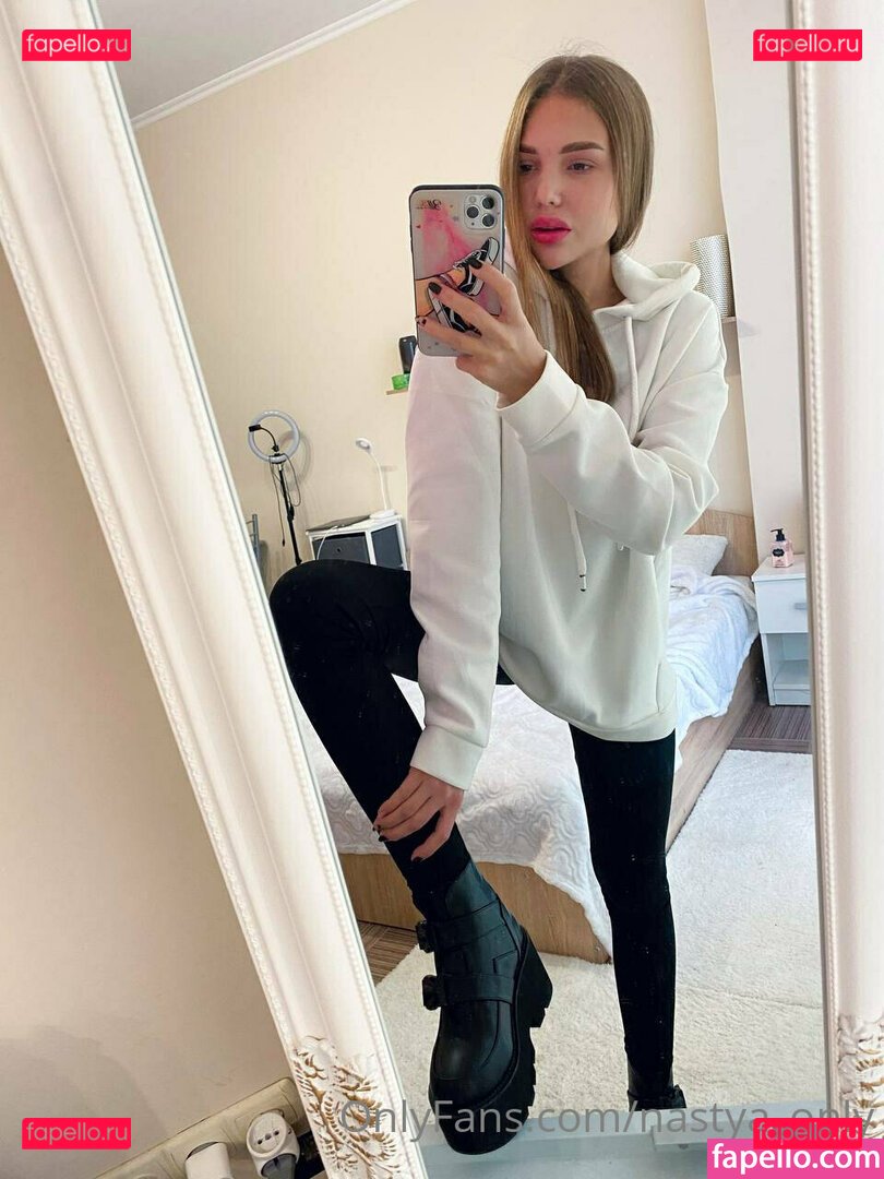 sofa_ukr / sofhour Onlyfans Photo Gallery 