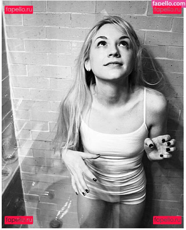 Emily Kinney / emmykinney / https: Onlyfans Photo Gallery 