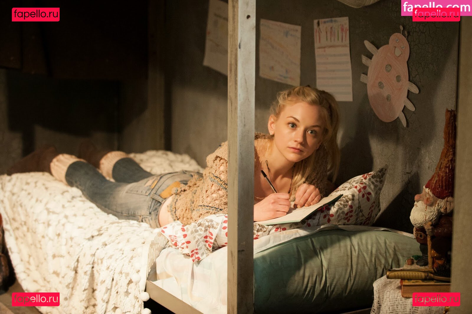 Emily Kinney / emmykinney / https: Onlyfans Photo Gallery 