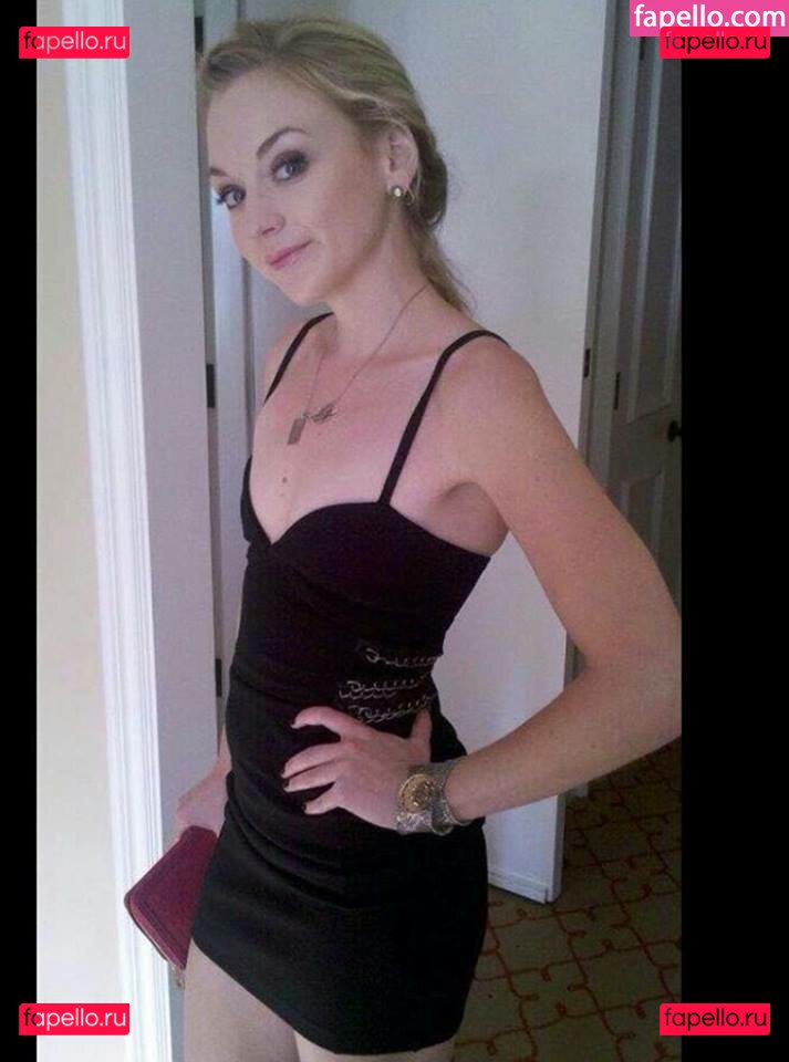 Emily Kinney / emmykinney / https: Onlyfans Photo Gallery 