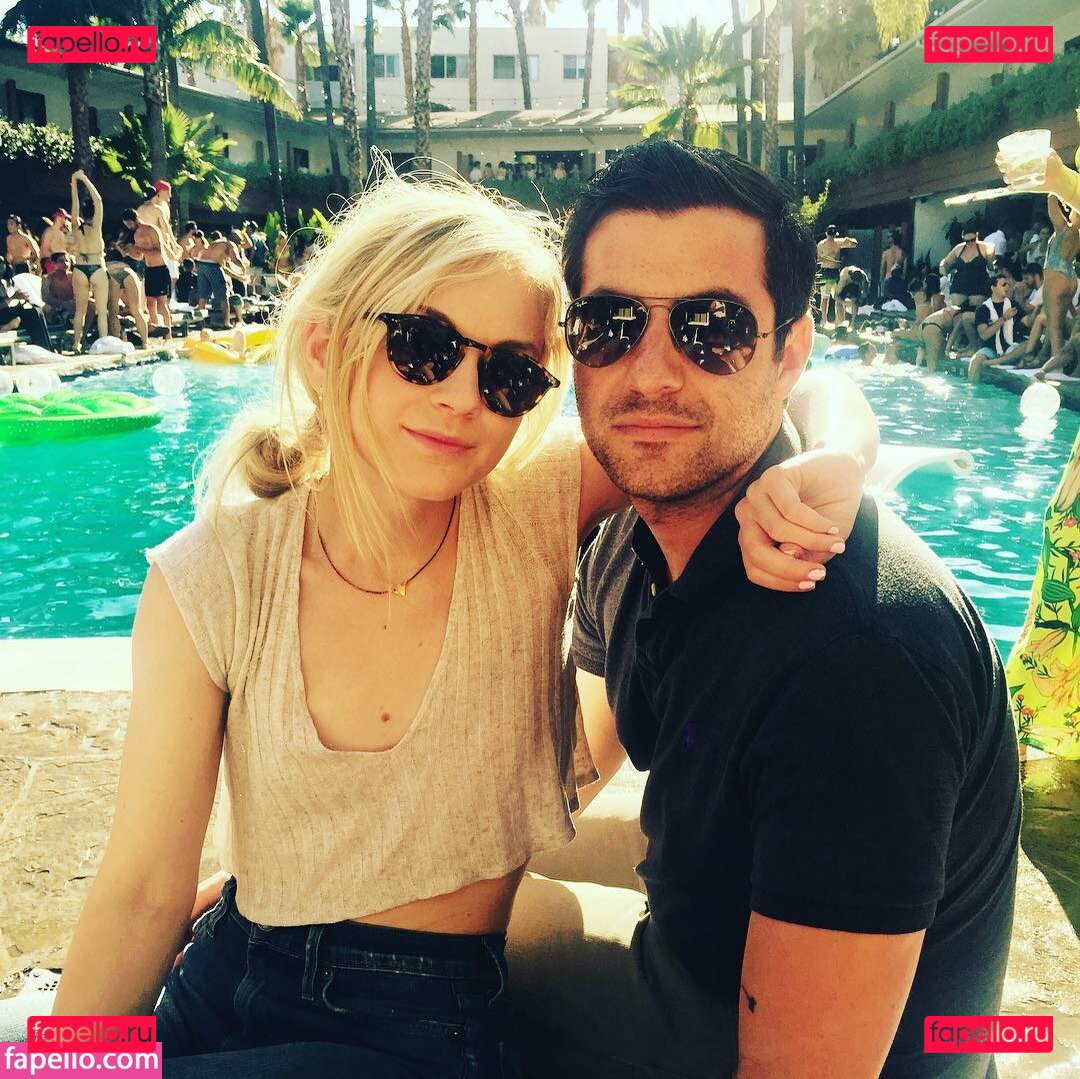 Emily Kinney / emmykinney / https: Onlyfans Photo Gallery 