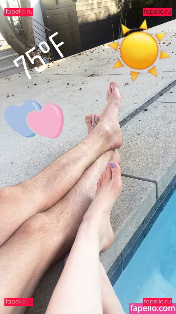 Emily Kinney / emmykinney / https: Onlyfans Photo Gallery 