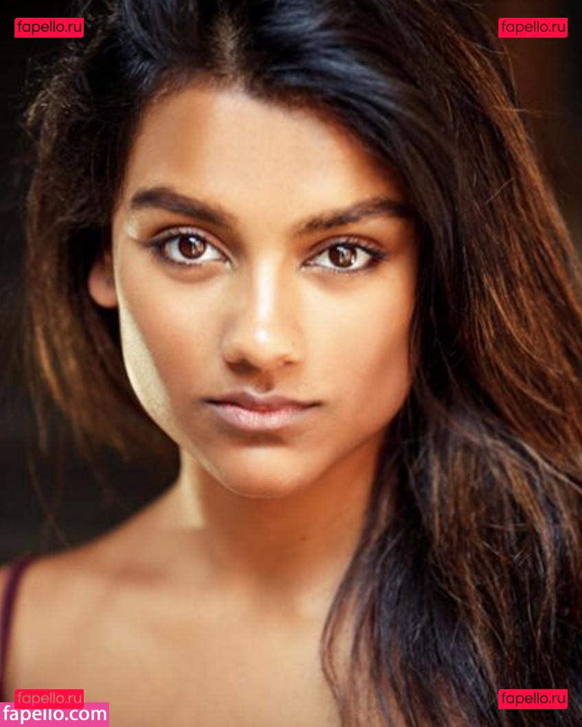 Simone Ashley / simoneasshley Onlyfans Photo Gallery 