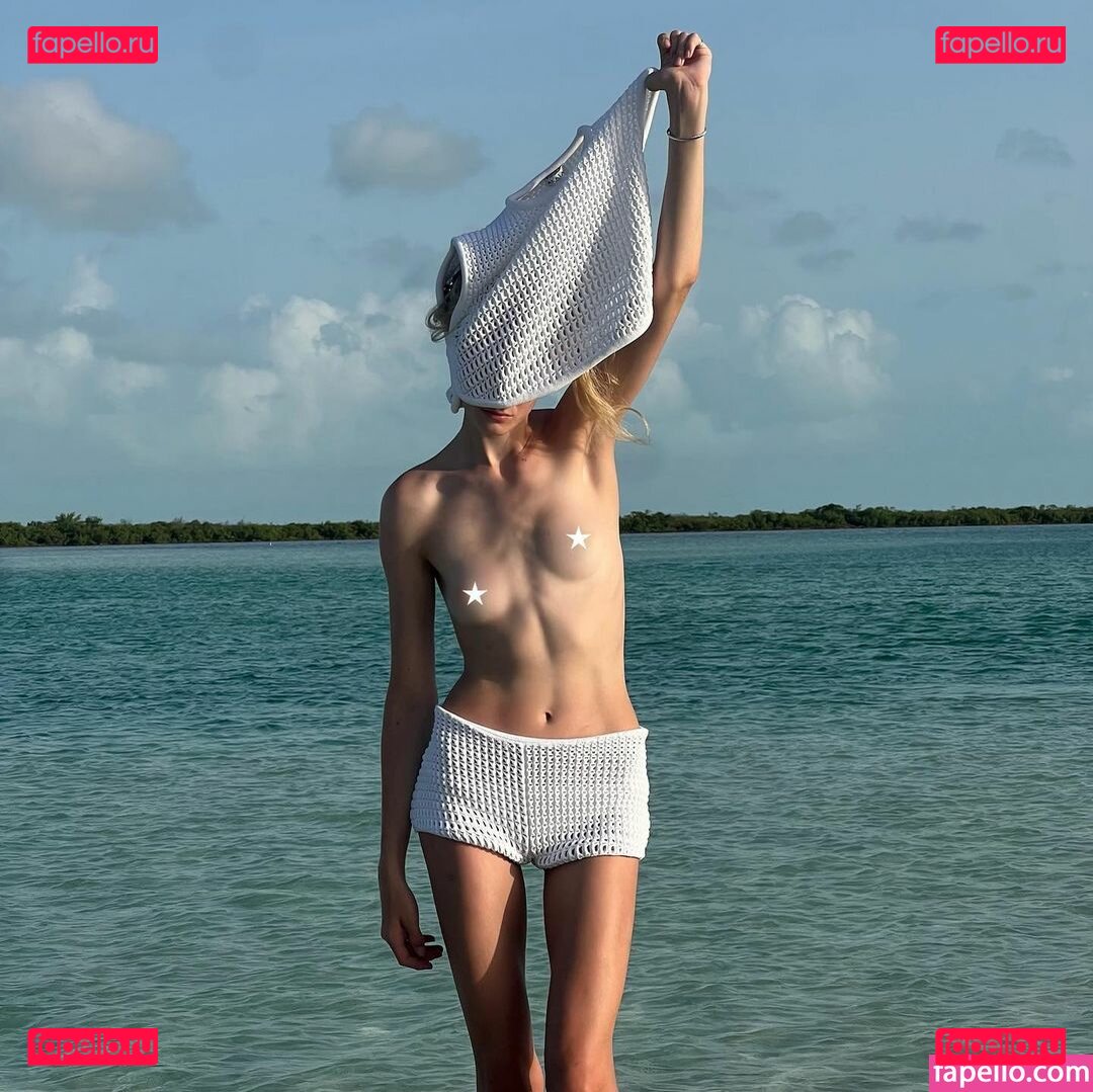 Alex Consani / alexconsani Onlyfans Photo Gallery 