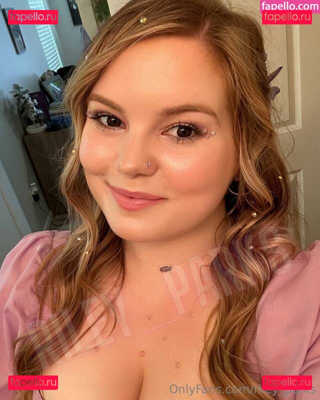 Riley Parks / https: / riley_parks / riley_parksof Onlyfans Photo Gallery 