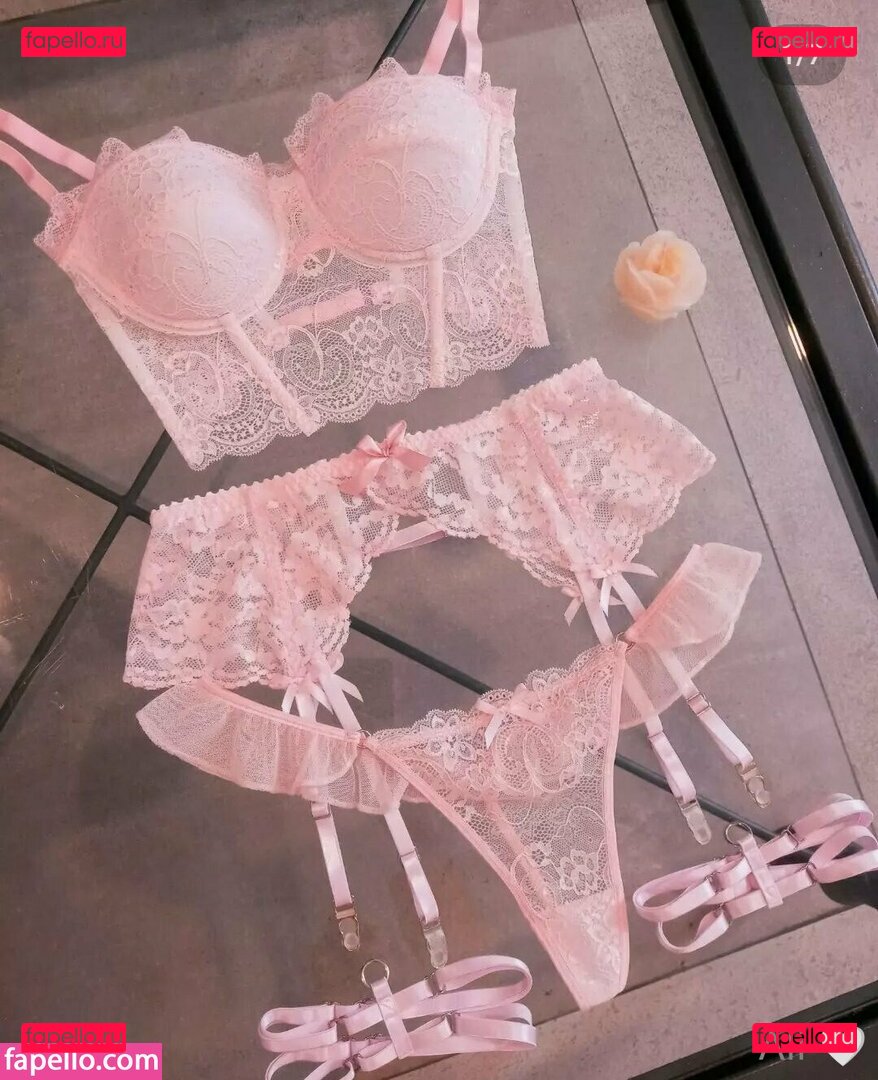 emilyali / emilyali_ Onlyfans Photo Gallery 