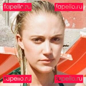 Maika Monroe / maikamonroe Onlyfans Photo Gallery 