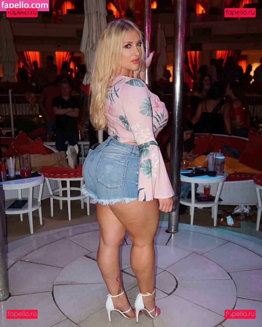 Taya Christian / Thedoctorbae Onlyfans Photo Gallery 