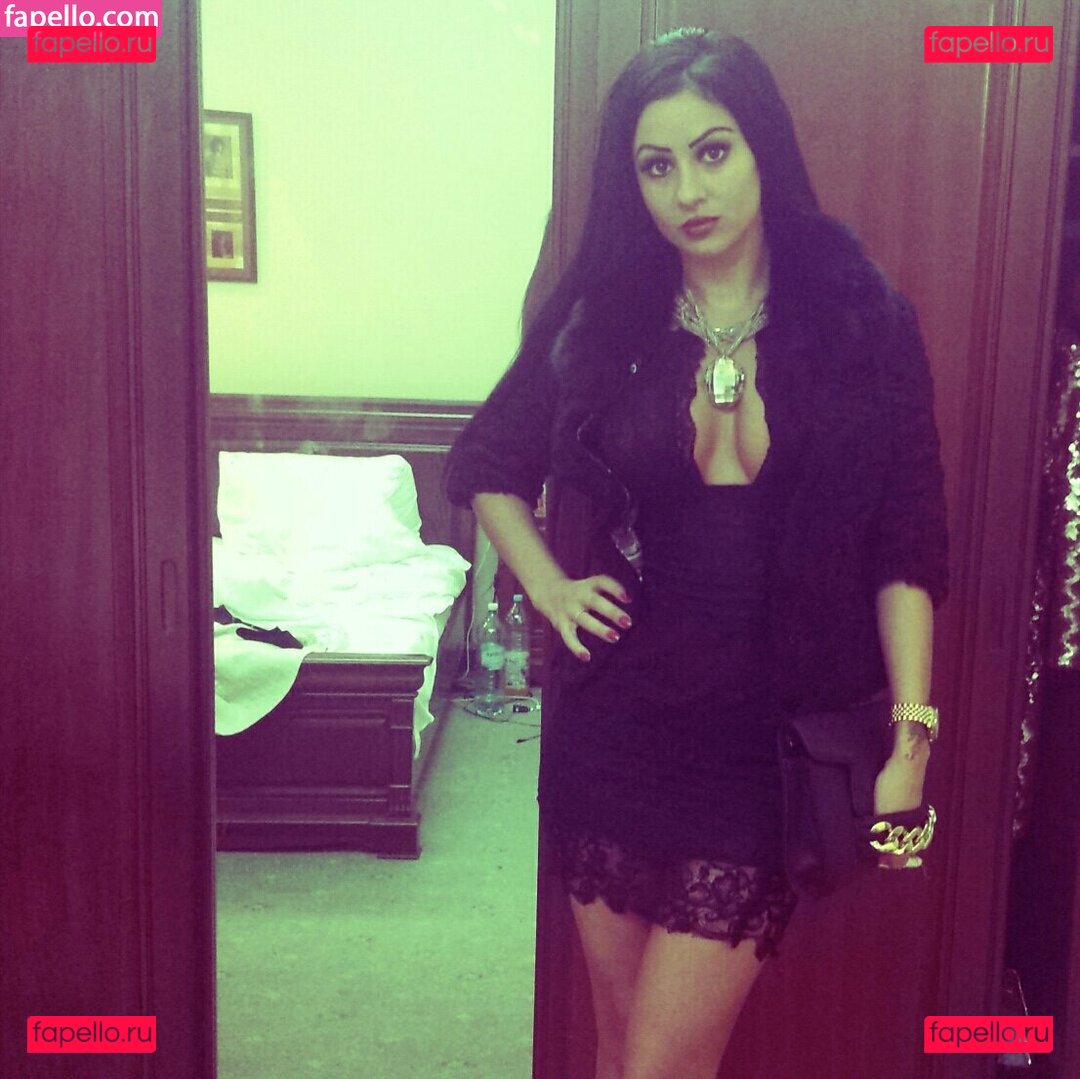 monaghazi1111 / monicasuarez / simonaion1 Onlyfans Photo Gallery 