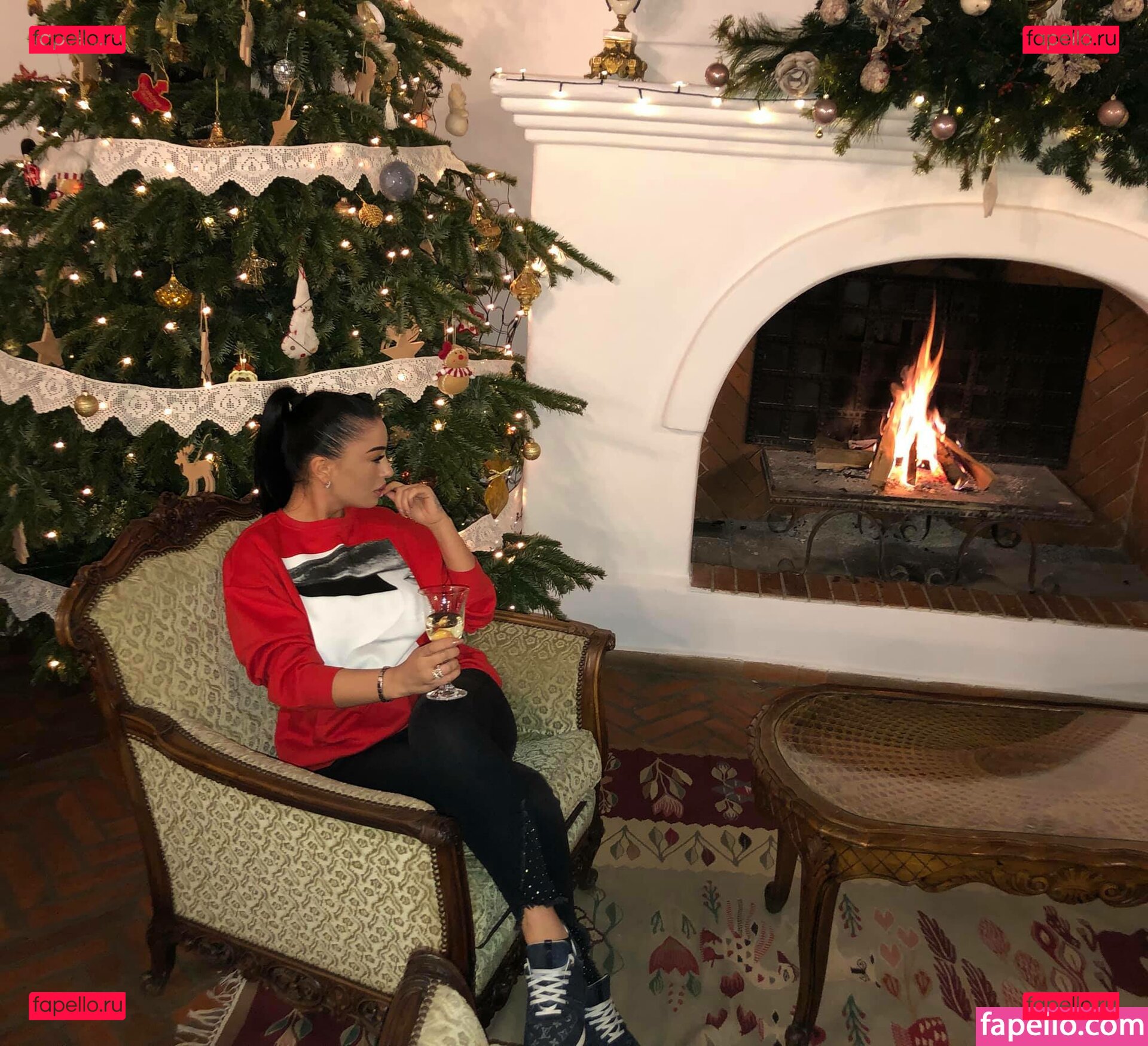 monaghazi1111 / monicasuarez / simonaion1 Onlyfans Photo Gallery 