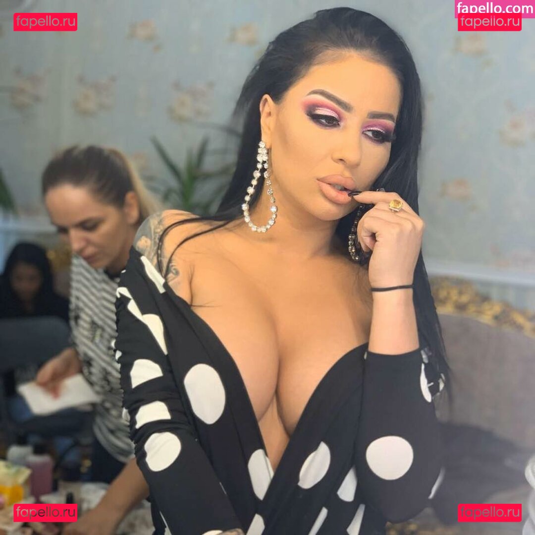 monaghazi1111 / monicasuarez / simonaion1 Onlyfans Photo Gallery 